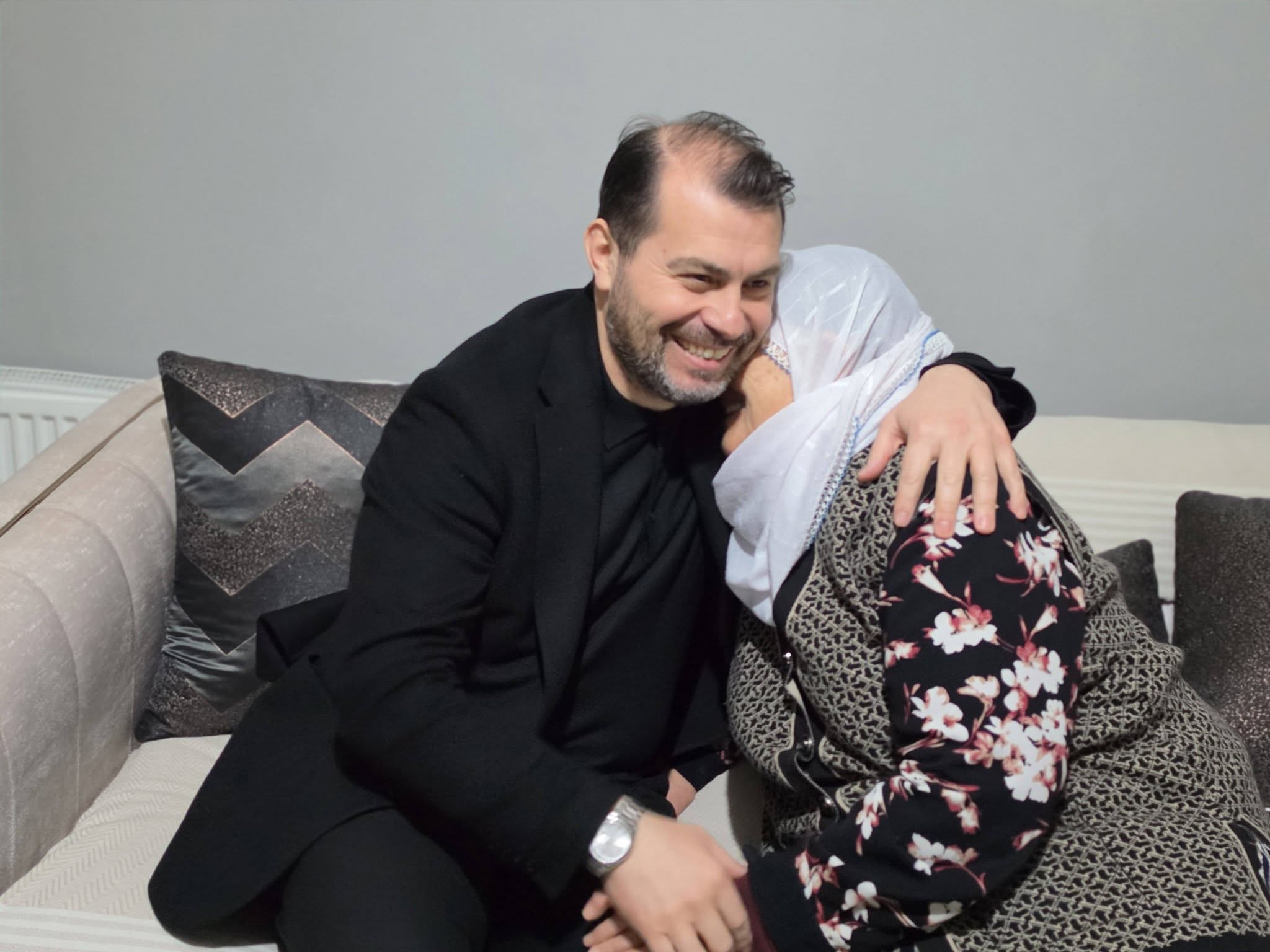 İlçe Başkanımız Şeref ÇOLAK ile birlikte, İçmeler Mahallesi sakinlerimizden TUNA ailesinin evine gönül sofrasına misafir olduk.