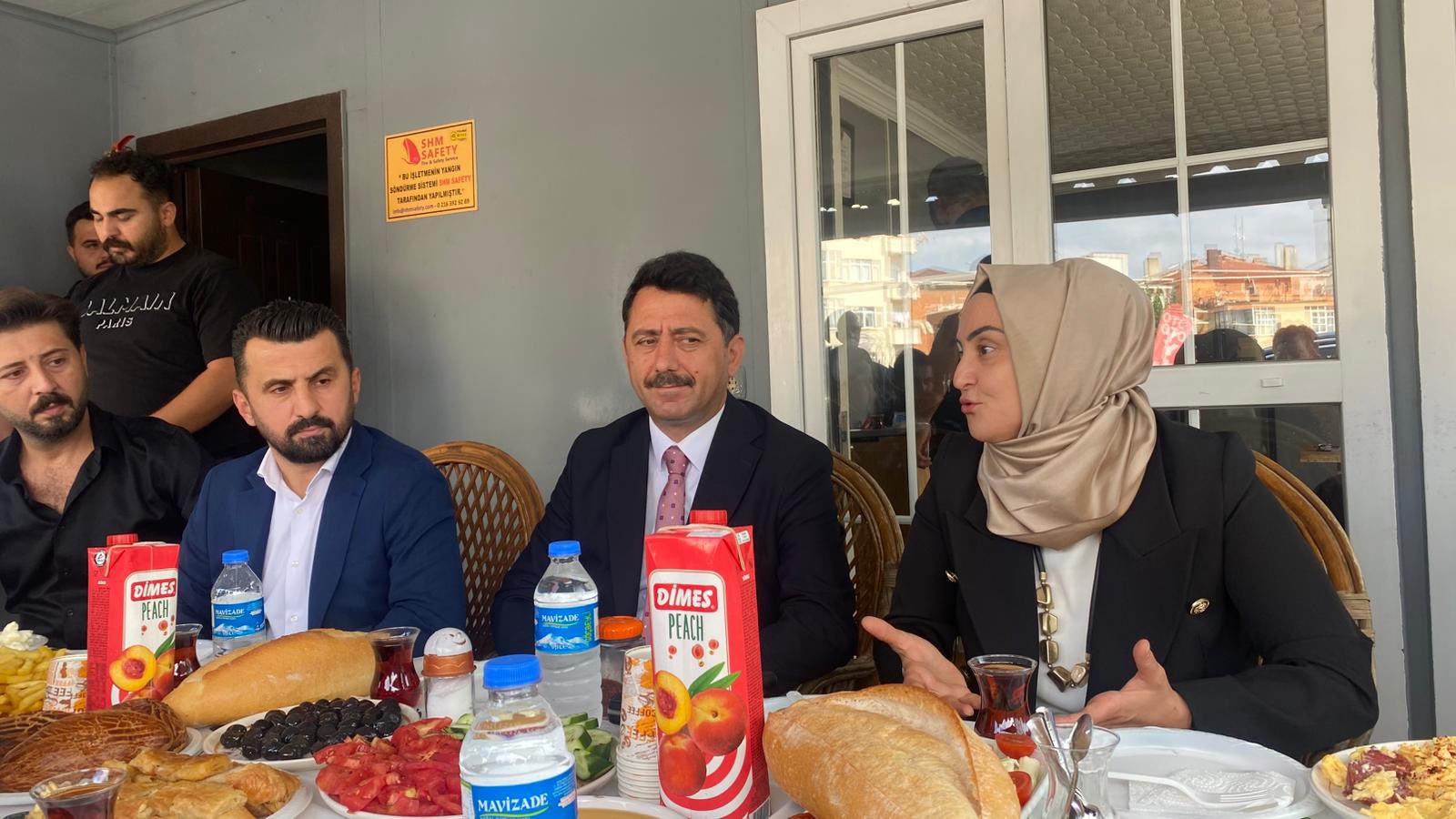 Türkiye Yüzyılı Buluşmaları kapsamında, Milletvekilimiz Asuman ERDOĞAN ile birlikte galerici esnaflarımızla kahvaltı programında bir araya geldik.