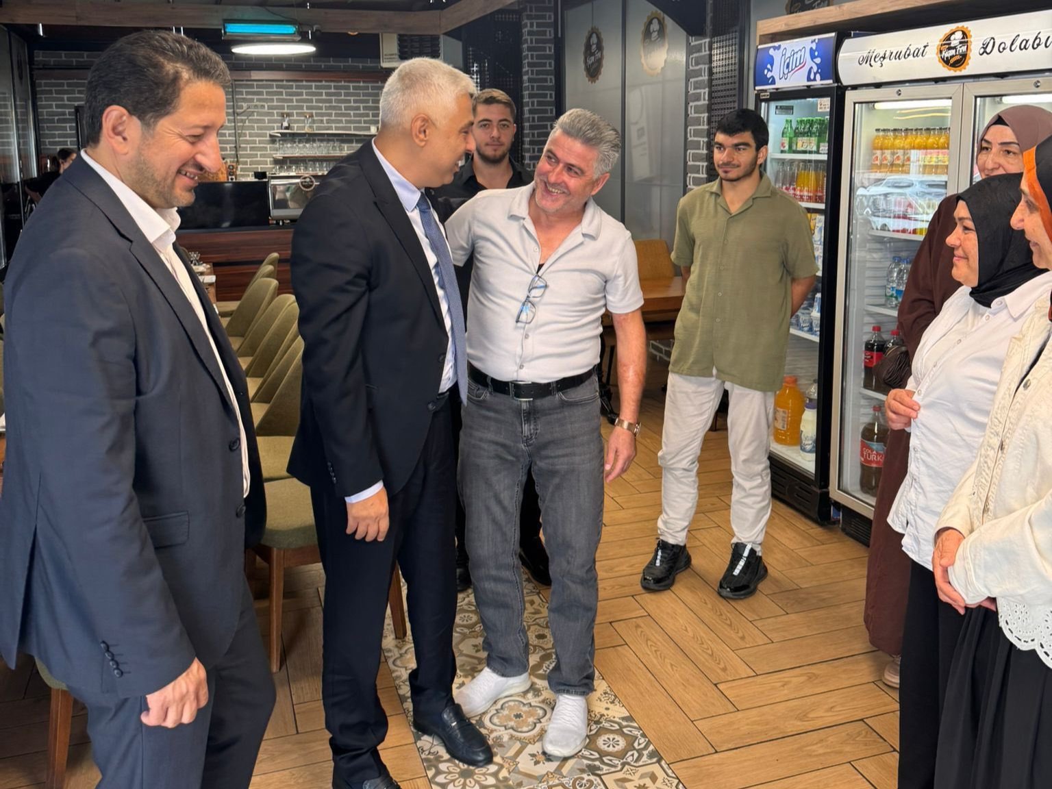 Türkiye Yüzyılı Buluşmaları kapsamında, MKYK Üyemiz  Barış ÖZEROL ile birlikte esnaflarımızla kahvaltı programı